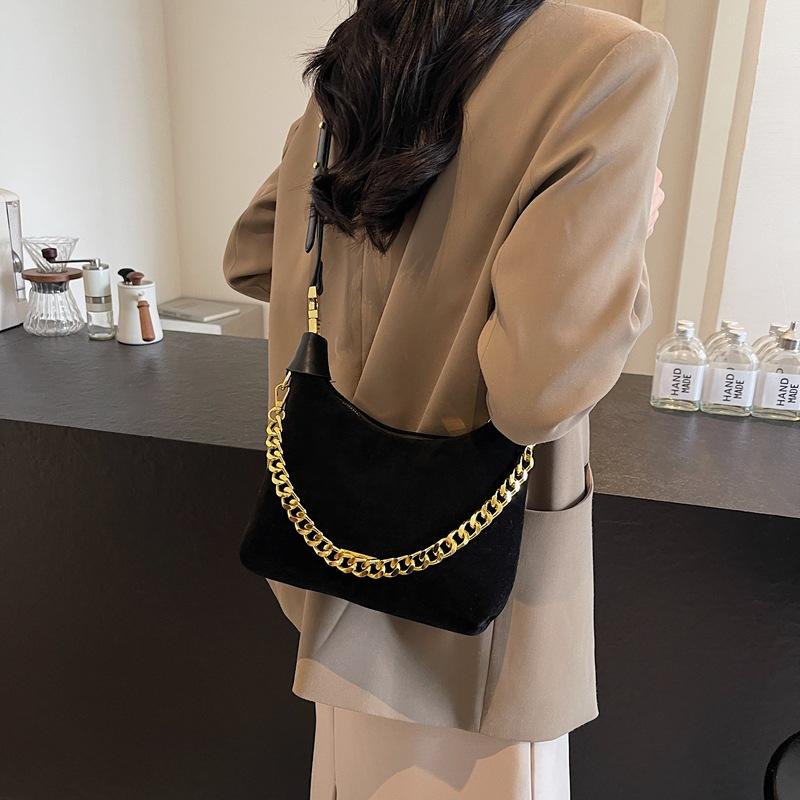 В этом году популярная цепочная маленькая сумка женская 2025 новая мода портативная сумка-пельмень весна и лето универсальная сумка-мессенджер для поездок на работу
