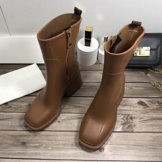Женские резиновые сапоги с квадратной подошвой. Ботильоны на толстой подошве на массивном каблуке. Дизайнерские ботинки «Челси». Женские резиновые сапоги. Непромокаемая обувь.