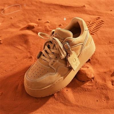 Пустошь ветер осень и зима новая доска обувь ниша пара хлеб женская толстая подошва увеличивающая рост спорт и отдых спортивная обувь