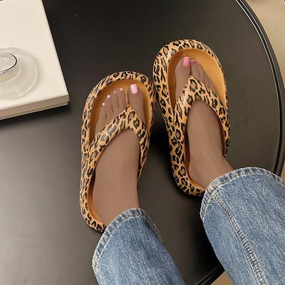 Шлепанцы с леопардовым принтом женские новая летняя мода приморский пляж нескользящая толстая подошва щипают ноги прохладные тапочки прилив