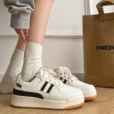 Универсальные белые туфли на платформе для женщин 2025 года, новые популярные легкие модные туфли для езды на работу и отдыха на природе с низким верхом