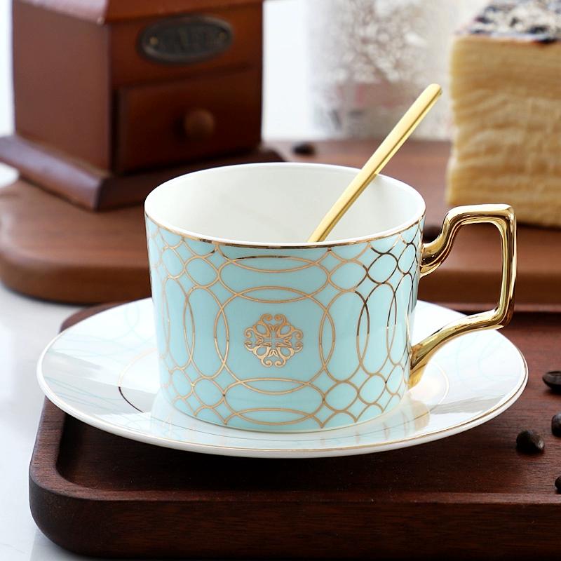 Кофейные чашки и блюдца из тонкого костяного фарфора, 270 мл, красиво глазурованные, с золотой отделкой, чайная чашка с ручкой, керамические кофейные чашки с золотой ложкой