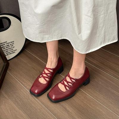 Мода 2025 Весна и Осень Новые Туфли Мэри Джейн с Квадратным Носком Женские Ретро Повседневные Все Модные Маленькие Кожаные Туфли