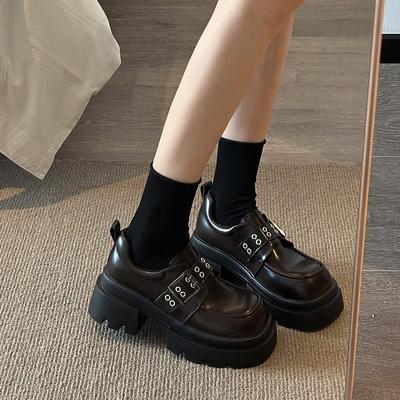 Удобные универсальные маленькие кожаные туфли в британском стиле женские 2025 весна новые на высокой платформе маленькие лоферы трендовые одинарные туфли