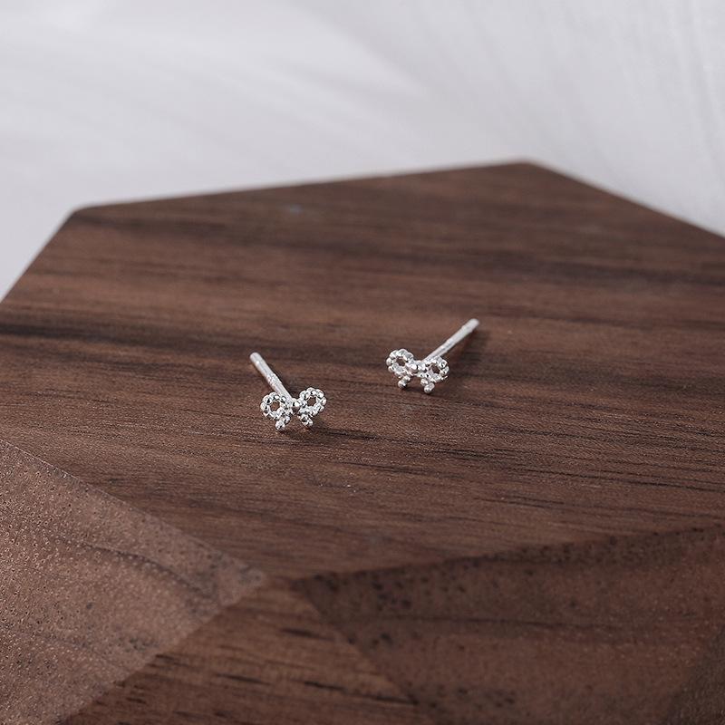 Серьги-бантики принцессы на ходу, женщины с милыми, симпатичными, универсальными и нежными серьгами Ins