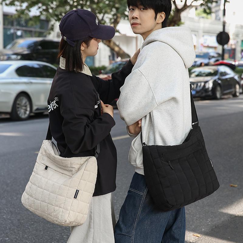 Cotton-Filled Tote Bag, Large-Capacity Cotton-Padded Shoulder Messenger Bag, Loose Feeling, Zipper, Autumn And Winter College Student Self-Study Bag