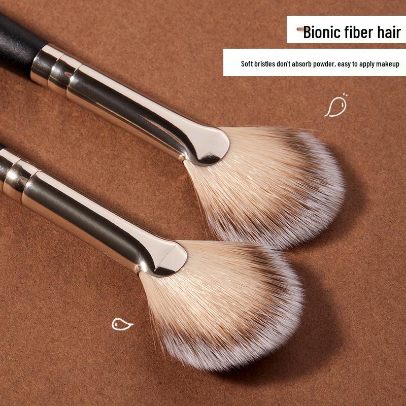 GECOMO Soft Bristle Blush & Highlighter Brush for Easy Application - Ideal for Beginners