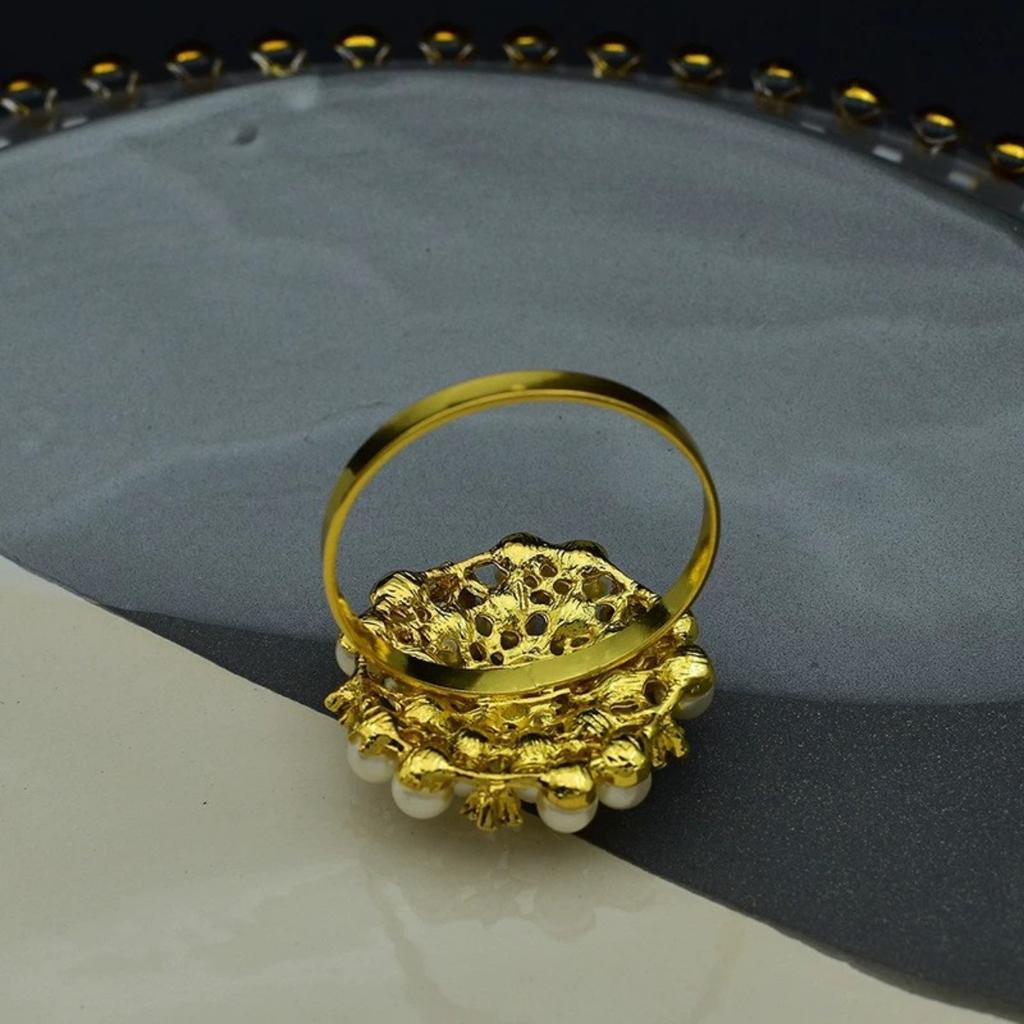 4PCS Rhinestone Pearl Napkin Rings for Table Setting Decorations, Gold Serviette Buckle Elegant Napkin Ring Holder for Wedding Dinner Table Decoration