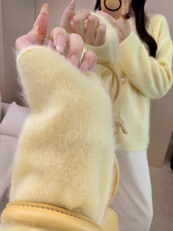 Женский трикотажный свитер с круглым вырезом из матовой шерсти свободного кроя на осень/зиму