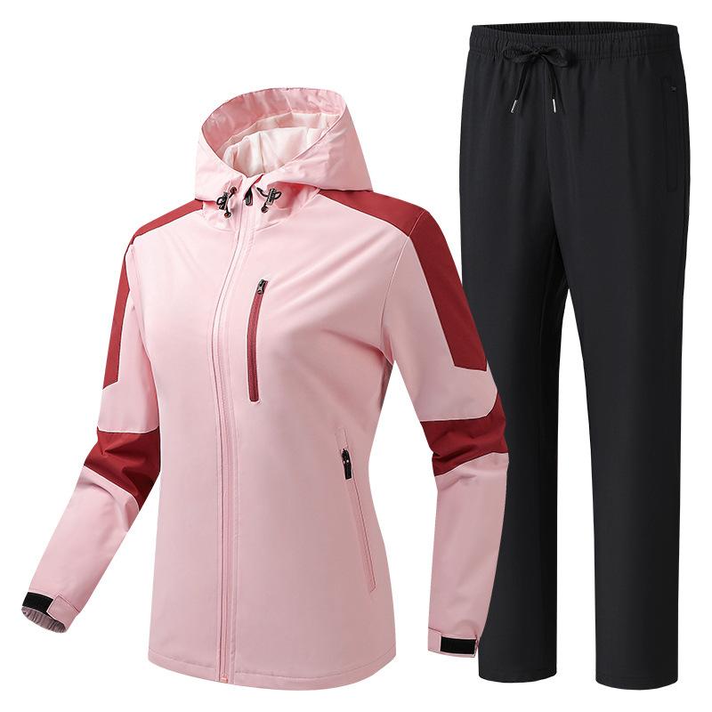 Мужская уличная водонепроницаемая одежда для альпинизма. Трендовые пары носят твердые куртки.