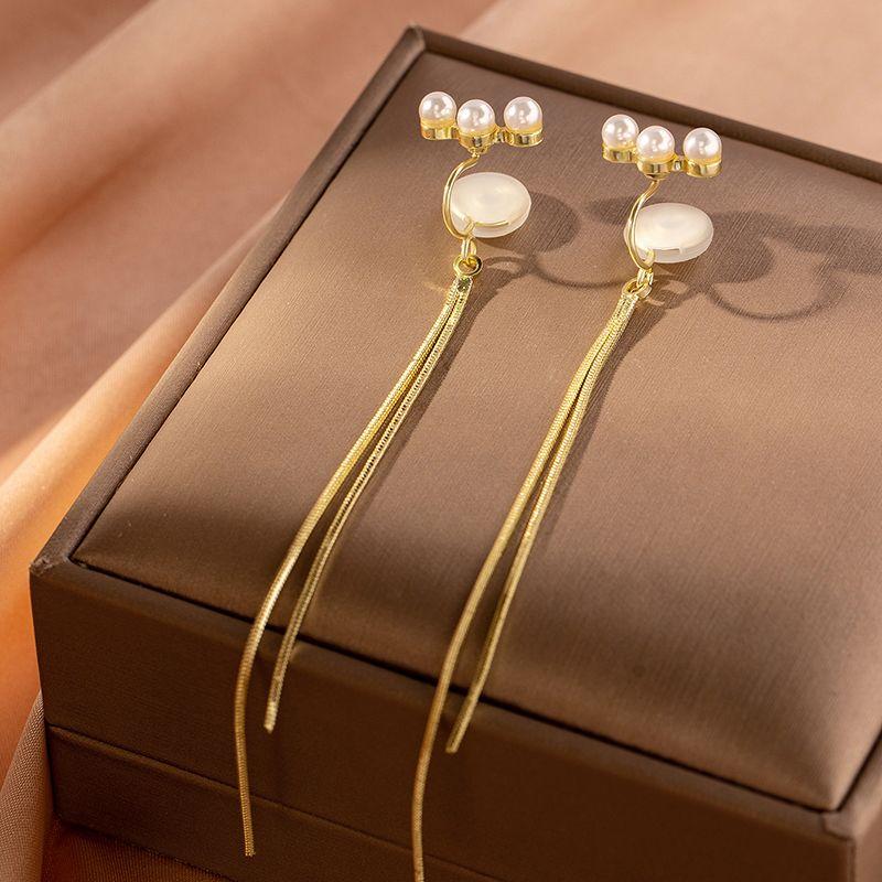 Серьги с кисточками из искусственного жемчуга, новинка 2023, легкая роскошная спираль от комаров без пирсинга, зажим для ушей, женские аксессуары для ушей