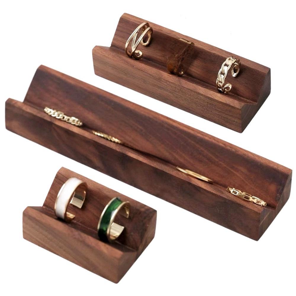 "Подставка для колец из ореха": Стойка для демонстрации сережек и ювелирных изделий