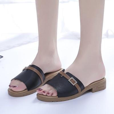 Модные модные дизайнерские тапочки 2024 года, новые летние тапочки с одной линией и рыбьим ртом для женщин, носящих пляжную обувь на низком каблуке снаружи