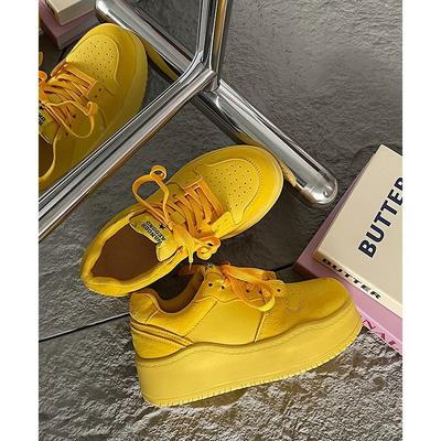 Универсальные маленькие белые туфли на толстой подошве женские новые ретро кожаная поверхность с увеличением роста спортивные и повседневные кеды дышащие и нескользящие