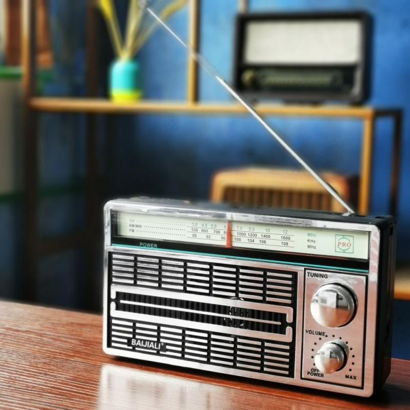 Радиоприемник AM/FM, Работа от батарей, Работа от сети, Высокая громкость, Множество станций