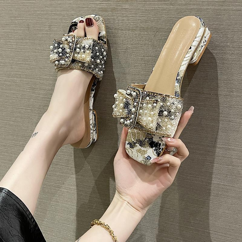 Женская обувь Тапочки для женщин Новый стиль Роскошные Жемчужные Стразы Массивный каблук Тапочки Летняя Женская обувь Босоножки с бантом-бабочкой