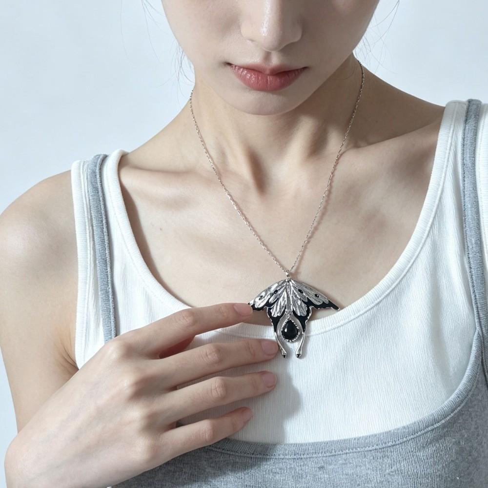 Winged Moth Moth Pendant Necklace Dark Aesthetic Choker Necklaces Insect Jewelry Accessories