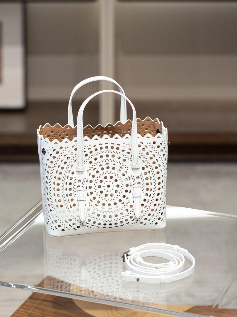 2024 Резная кожаная сумка-тоут: Mina женская сумка-мессенджер из коровьей кожи с одним плечом и полой корзиной