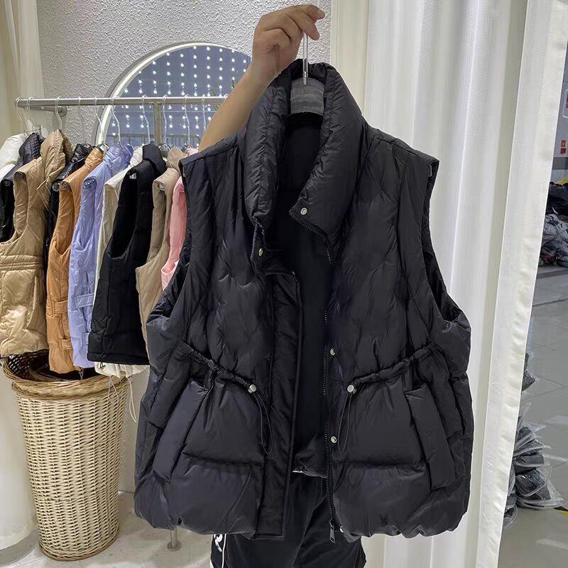 Женский легкий универсальный жилет с воротником-стойкой на осень/зиму 2023