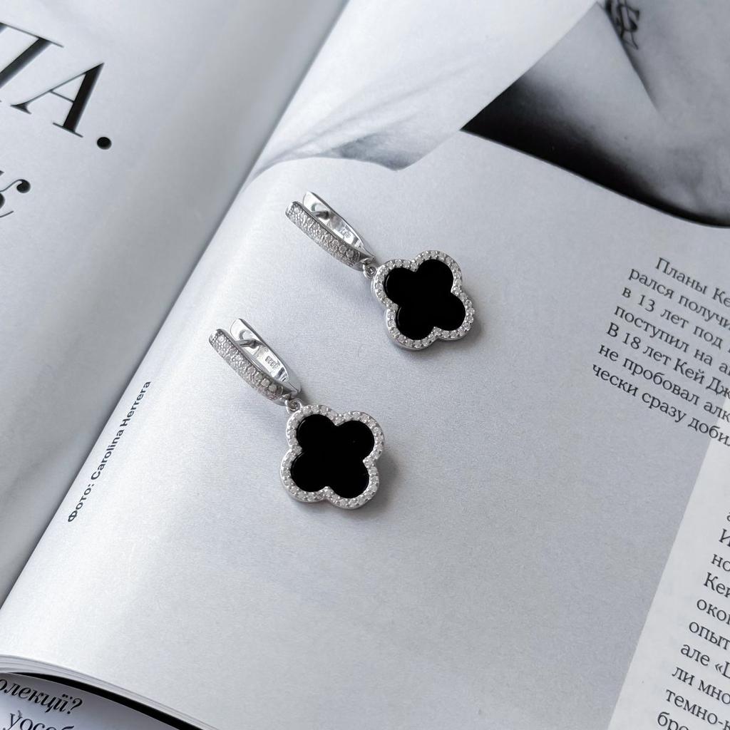 Серебряные серьги с натуральным ониксом, фианитами (60001997)