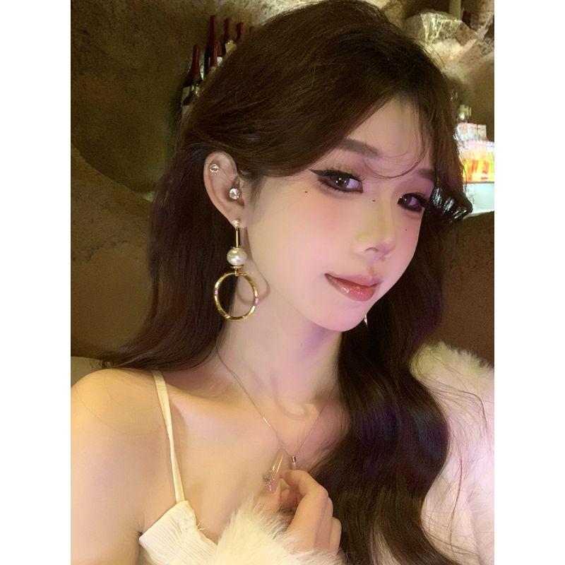 Cool and Awesome! Retro Fashionable Exaggerated Temperamental Fashion Metallic Circle and Pearl Earrings Expensive Classy Earrings