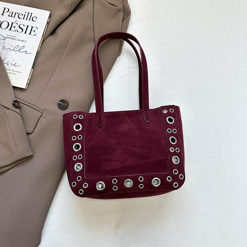 Ретро замшевая сумка на одно плечо, сумка с заклепками, стильная сумка под мышкой