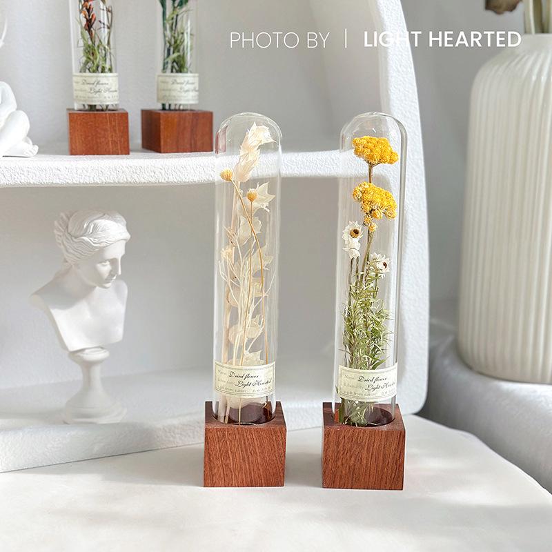 Retro Glass Dome Plant Specimen with Preserved Dried Flowers - Ideal Gift for Graduation, Birthday, Valentine's Day, or Teacher's Day.