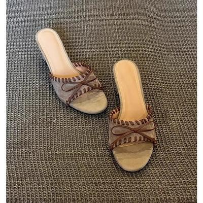 Французский ретро нишевый плетеный бант с крутыми шлепанцами для женской летней носки, сандалии на круглом носке, толстом каблуке, среднем каблуке