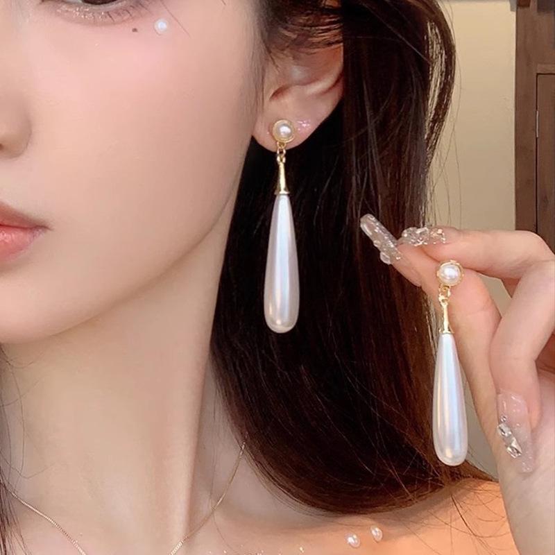 2023 High-End French Pearl Earrings: Light Luxury, Unique Design for Women