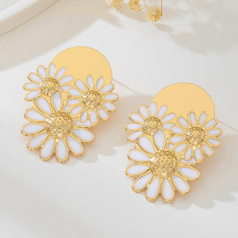 Модные серьги для женщин Дамы