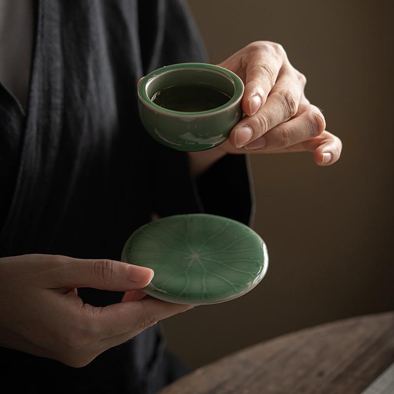Подставка ручной работы из селадона с теневой резьбой, китайский антикварный чайный сервиз для кунг-фу, керамическая подставка под чашку в виде лотоса