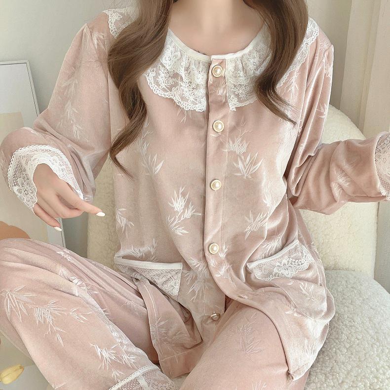 Princess-Style Gold Velvet Pajamas for Women: Warm, Long Sleeve, Lace-Trimmed, Perfect for Autumn and Winter Lounging.