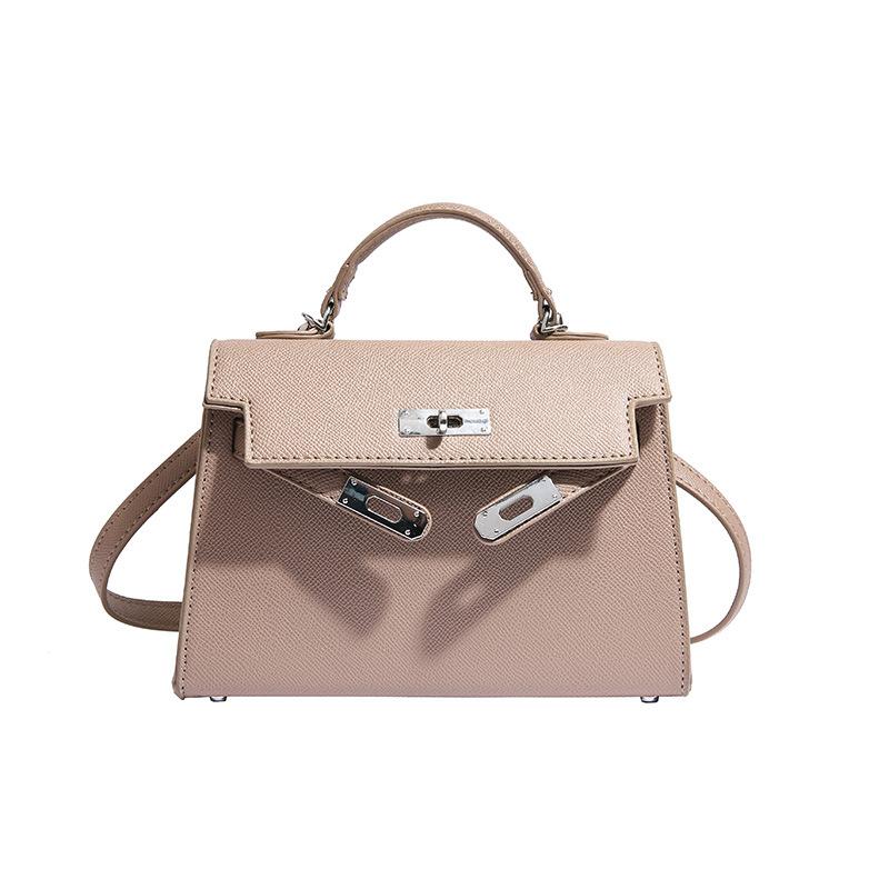 Премиальный нишевый городской портативный маленький квадратный мешок женский летний новый трендовый 2025 рабочий универсальный плечевой мессенджер