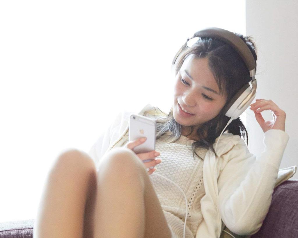 Denon Headphones High Resolution Compatible Sealed Dynamic Overhead Remote Cable Included White AH-D1200 AH-D1200-WT