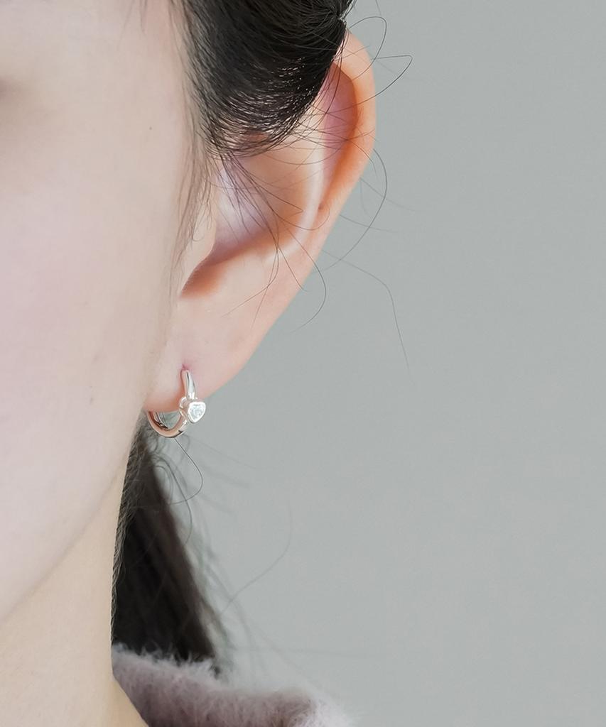 Серьги-гвоздики Alleun из серебра 925 пробы в форме сердца с кубическим цирконием
