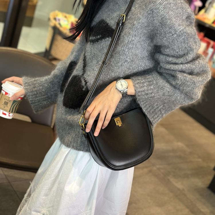 Женская сумка-седло кроссбоди из натуральной кожи - Тренд Весна/Лето 2024, Улучшенная текстура, Популярный маленький дизайн под мышкой