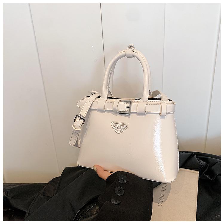 2025 Трендовая женская сумка через плечо большой вместимости - Стильный осенний модный квадратный дизайн