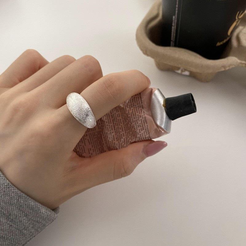 Высококачественное регулируемое матовое кольцо с brushed-поверхностью для женщин - Стильное, персонализированное, креативное кольцо на указательный палец