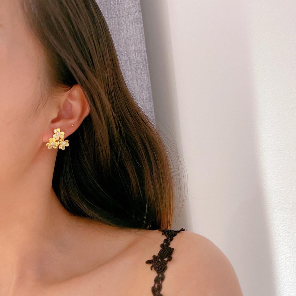 Flower earrings Lucky Grass Asian gold material original logo electroplating 18K Non-allergenic material for daily wear and birthday parties