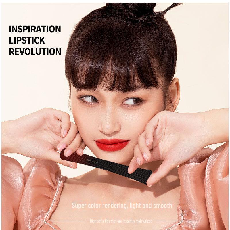 Губная помада Romantz/Yamizi Genuine Rose Black — стойкая, не выцветает, не оставляет пятен.