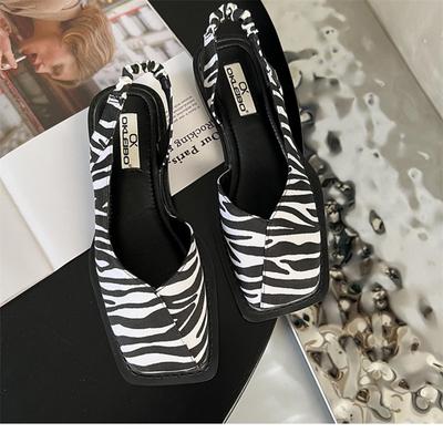 Женские модные сандалии из искусственной кожи на плоской подошве с квадратным носком и пряжкой, тапочки