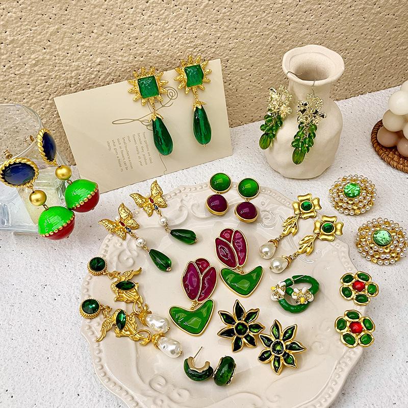 Классические серьги среднего размера для женщин и девочек с эмалью и цветком, серьги-клипсы, винтажные элегантные женские вечерние аксессуары для банкетов высокого класса, ювелирные изделия