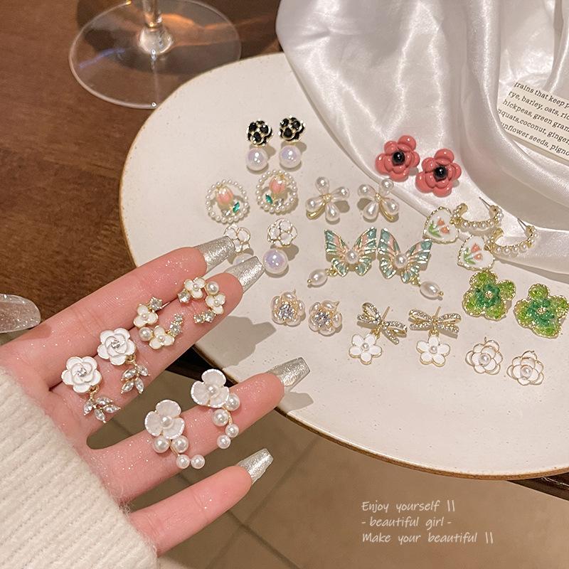 Серьги-пусеты из серебра 925 пробы, маленькие, свежие, универсальные, в виде цветков, женские, легкая роскошь, нишевые, премиальные, с жемчугом