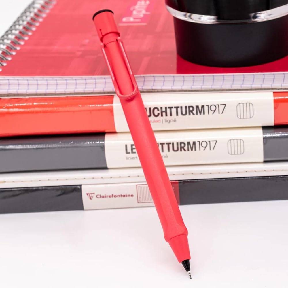 LAMY Safari Sunset Coral - механический карандаш с эргономичным захватом и корпусом. Изготовлен из прочного А...