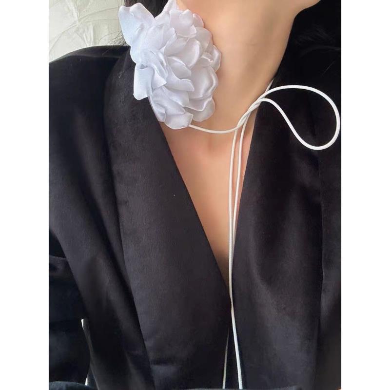 Преувеличенное черно-белое романтическое колье-чокер с цветком для женщин, нежная модная веревка с воротником Chian Neck, женский воротник