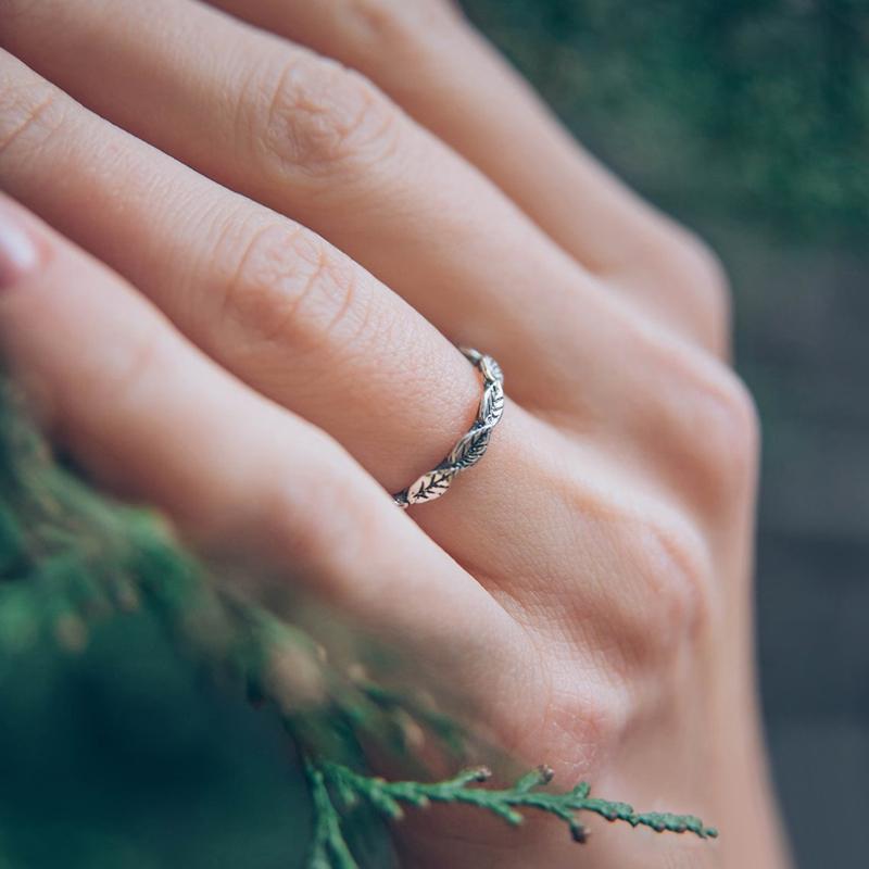 Винтажное кольцо ручной работы с резным узором в виде листьев для женщин, антикварное серебро, богемные аксессуары, обручальное кольцо, подарок на годовщину