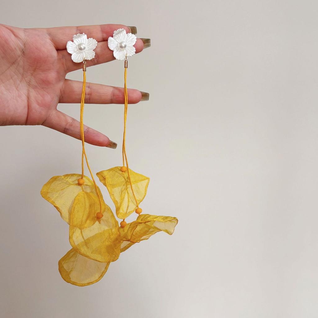 Серьги-гвоздики с тканевыми цветами и жемчужной бахромой, супер фееричные, с универсальным темпераментом, нишевая мода, серьги с высоким чувством стиля, женские