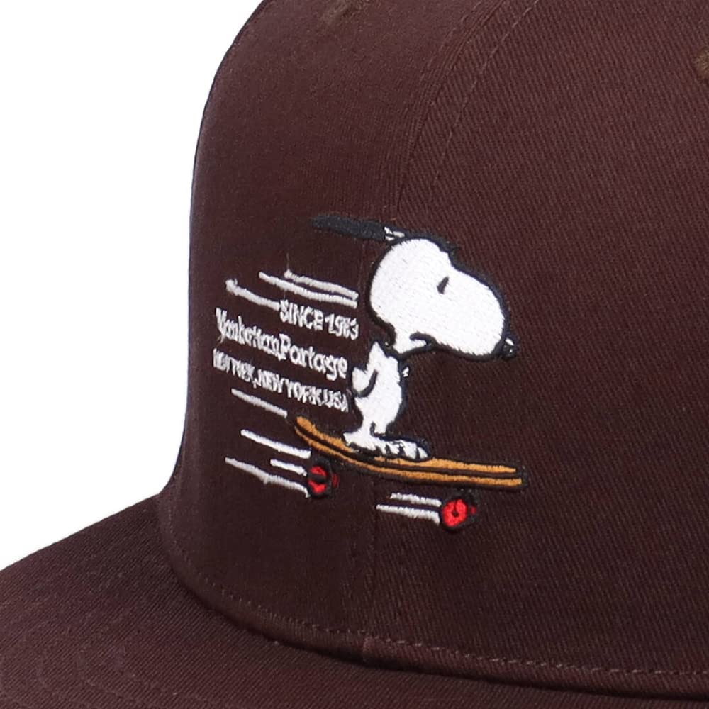 X PEANUTS Collaboration Плоская бейсболка с козырьком Шапка Снупи [Manhattan Portage] (061 Коричневый)