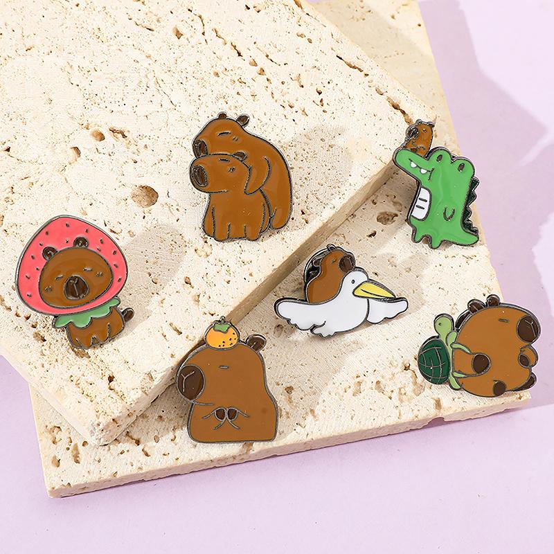 Милые металлические значки-капибары, креативные броши в виде животных из мультфильмов, украшения для сумок, значки на рюкзаки, одежда, украшения для друзей, подарок