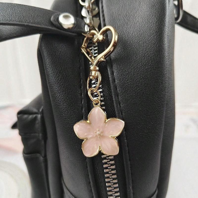 1 шт. Металлический брелок в форме цветка сакуры с легким струящимся дизайном сакуры и биркой для ID, подходит для сумок, автомобилей, для пар и в качестве праздничного подарка, кошелек